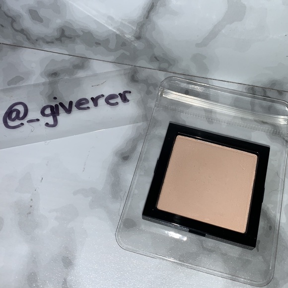 FLESH (#57) Bobbi Brown Discontinued Eyeshadow - Picture 1 of 12